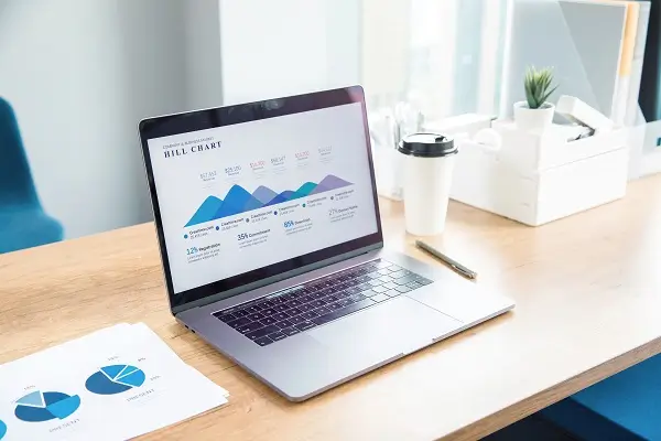 冬天去新疆旅游眼镜要戴多久